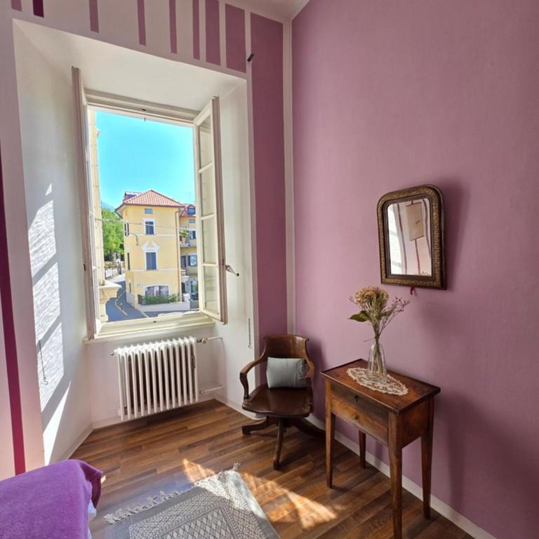 Borghese Rooms - Città Vecchia Locarno - Camera Matrimoniale con Bagno in Comune - 1