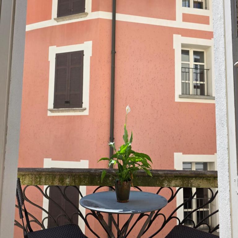 Borghese Rooms - Città Vecchia Locarno - Camera Matrimoniale con Balcone - 7