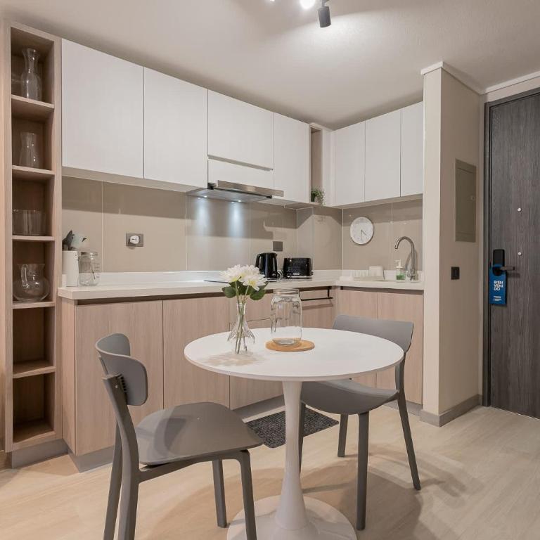 Stylish Downtown Santiago Studio for 2 - Apartamento - 7