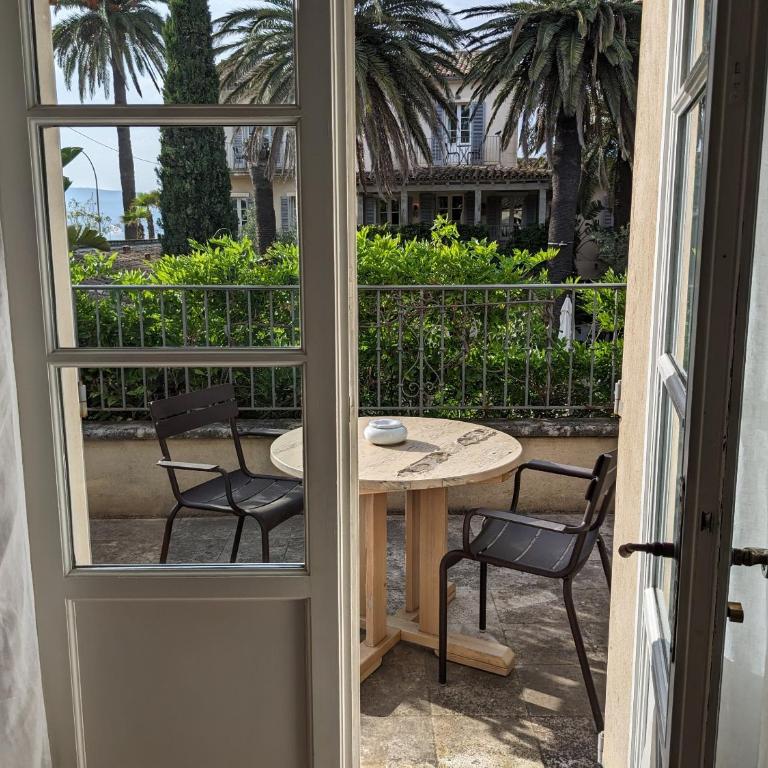 Pastis Hotel Saint-Tropez - Chambre Double ou Lits Jumeaux avec Balcon - 8