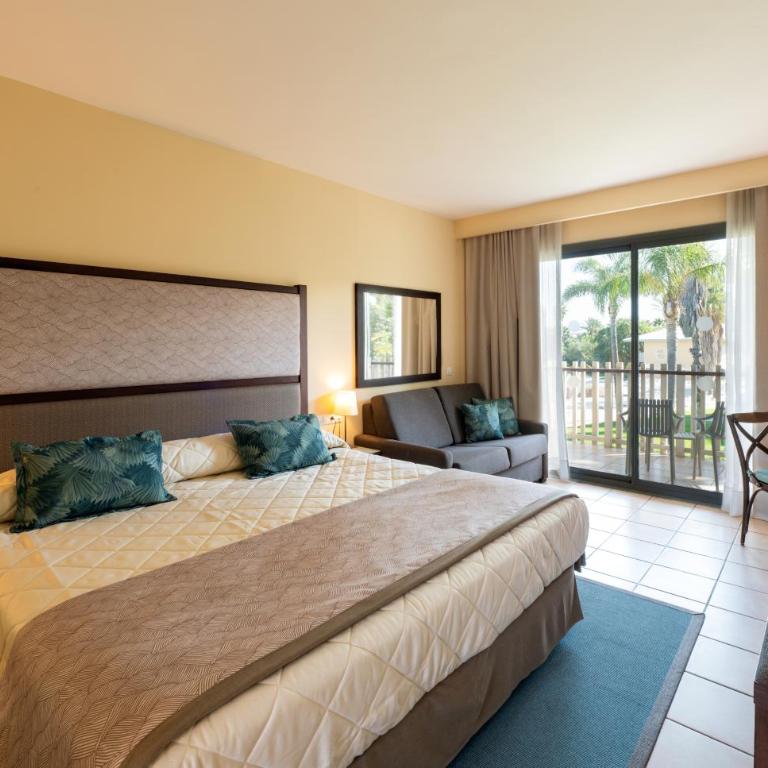 PortAventura Hotel Caribe - Includes unlimited access to PortAventura Park & 1 access to Ferrari Land - Habitación Estándar con acceso a PortAventura Park (2 adultos + 2 niños) + 1 acceso a Ferrari Land - 3