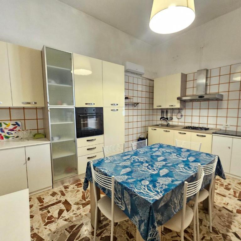 Daisy House - Three-Bedroom Superior Apartment - 10