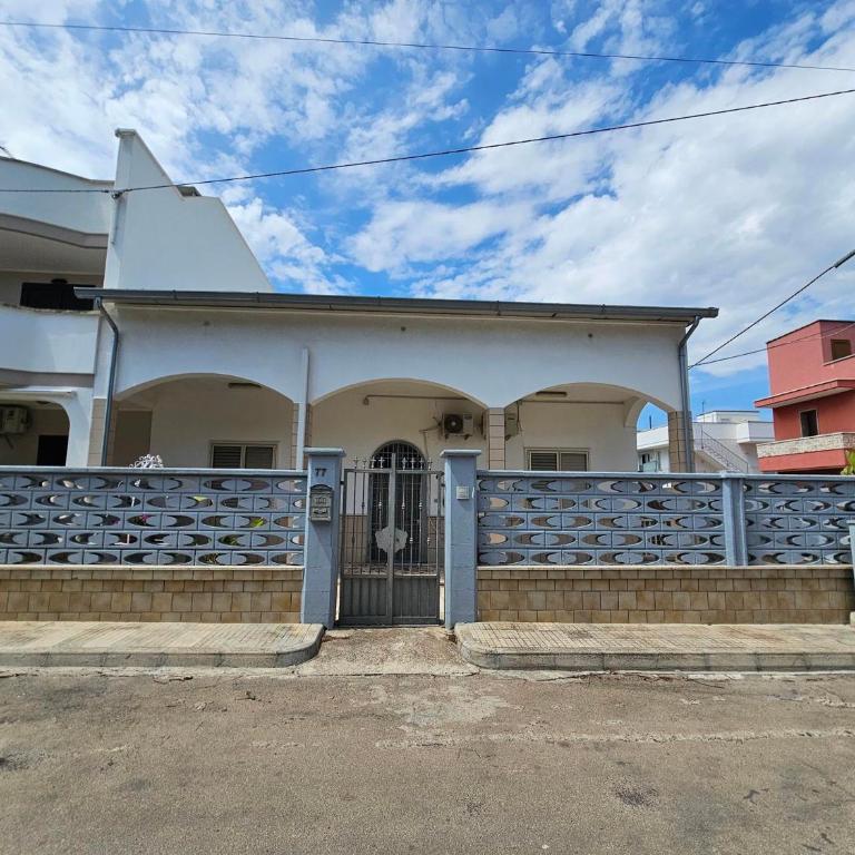 Daisy House - Three-Bedroom Superior Apartment - 55