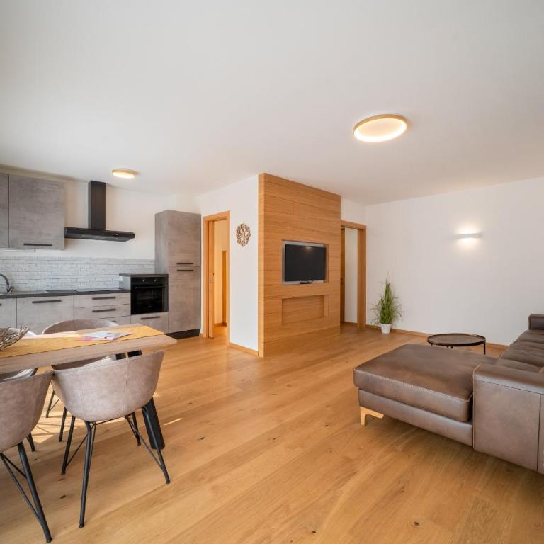 Apartment Julia I Villa Ehrenburg - Apartment with View and Balcony - 1