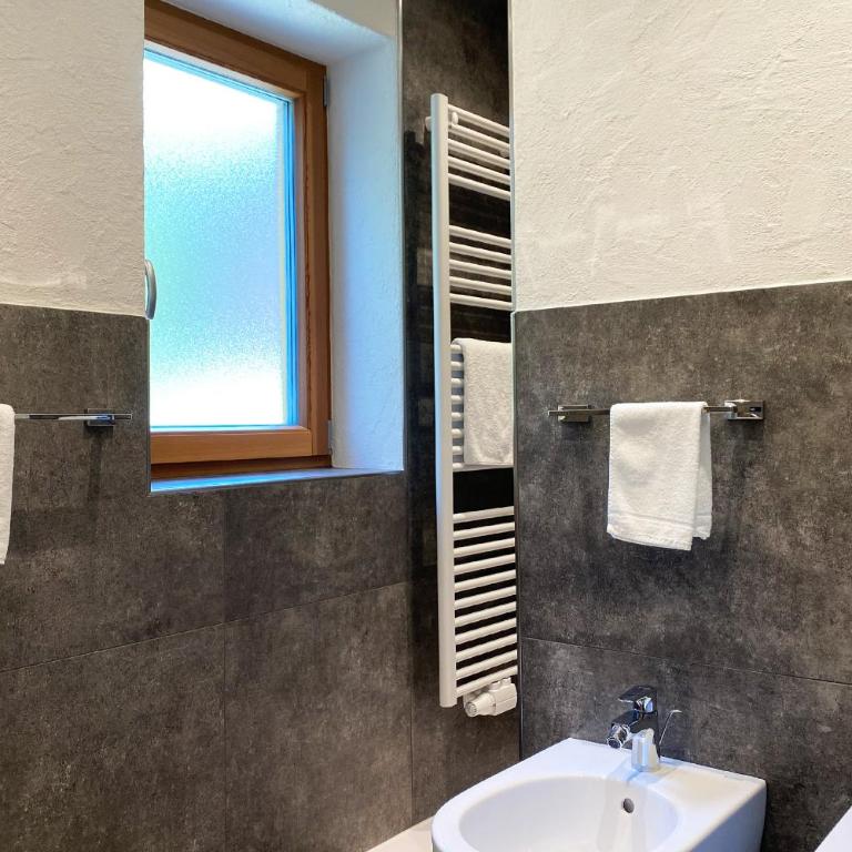 Garni Irsara - Camera Tripla Comfort con Doccia - 3