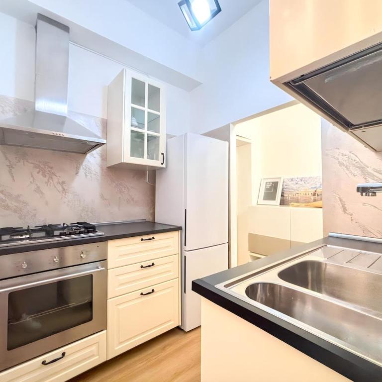 Modern apartment with Private Balcony Near Colosseum - Appartamento con 1 Camera da Letto - 13