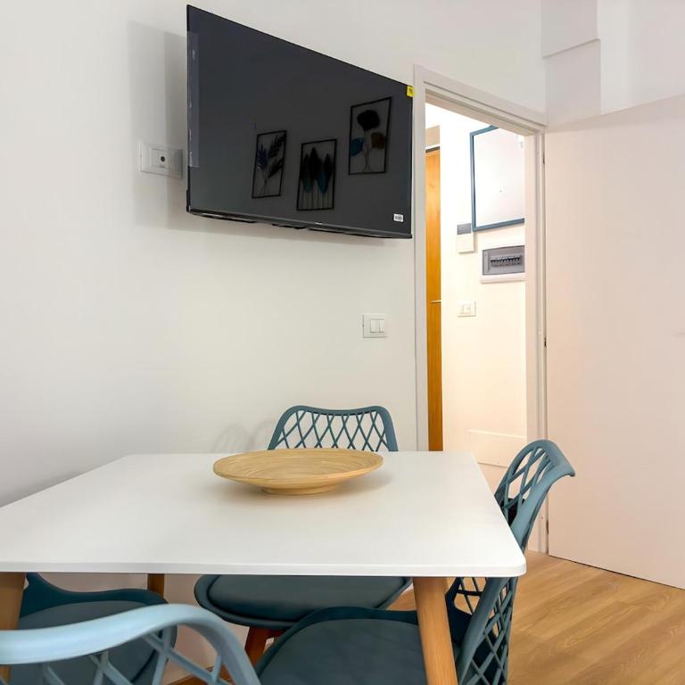 Modern apartment with Private Balcony Near Colosseum - Appartamento con 1 Camera da Letto - 15