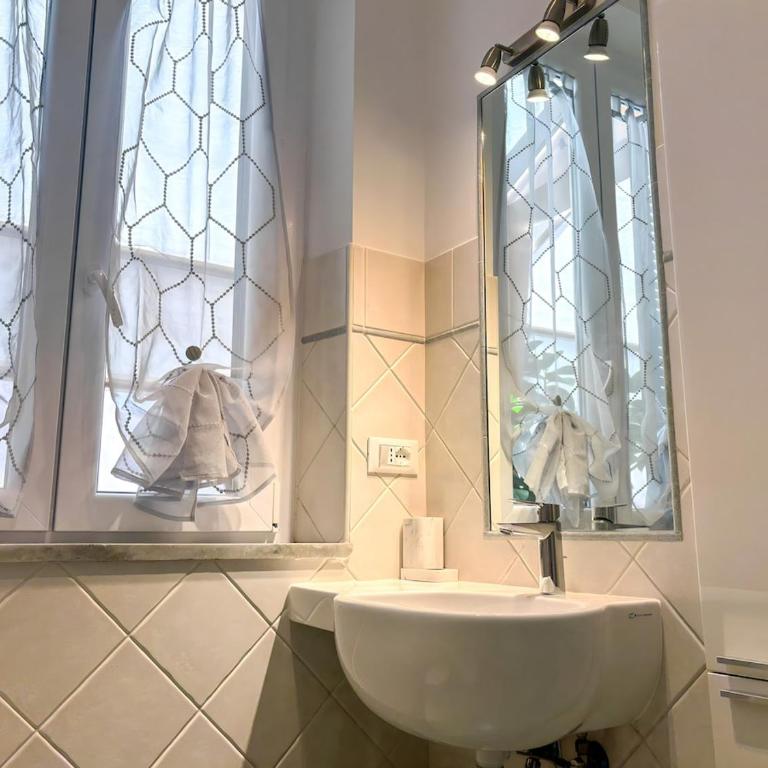 Modern apartment with Private Balcony Near Colosseum - Appartamento con 1 Camera da Letto - 18