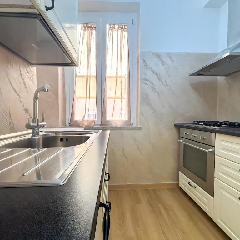 Modern apartment with Private Balcony Near Colosseum - Appartamento con 1 Camera da Letto - 21
