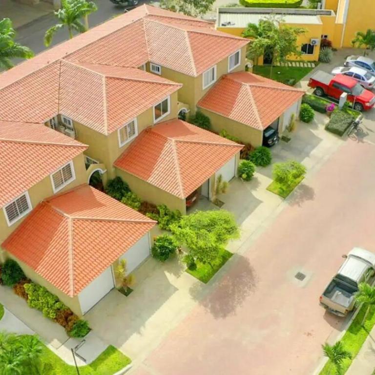 Comfortable New Family House - Three-Bedroom Vacation Home - 20
