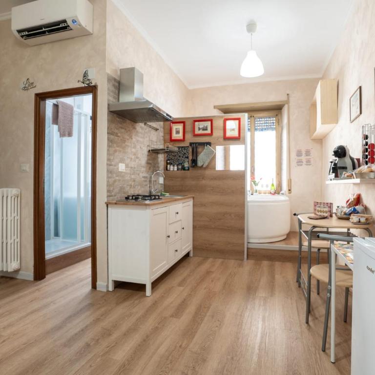 Bettí House vasca idromassaggio metro C Alessandrino - San Giovanni e trenino laziali-Termini -Bettí House - Apartment mit 1 Schlafzimmer - 4