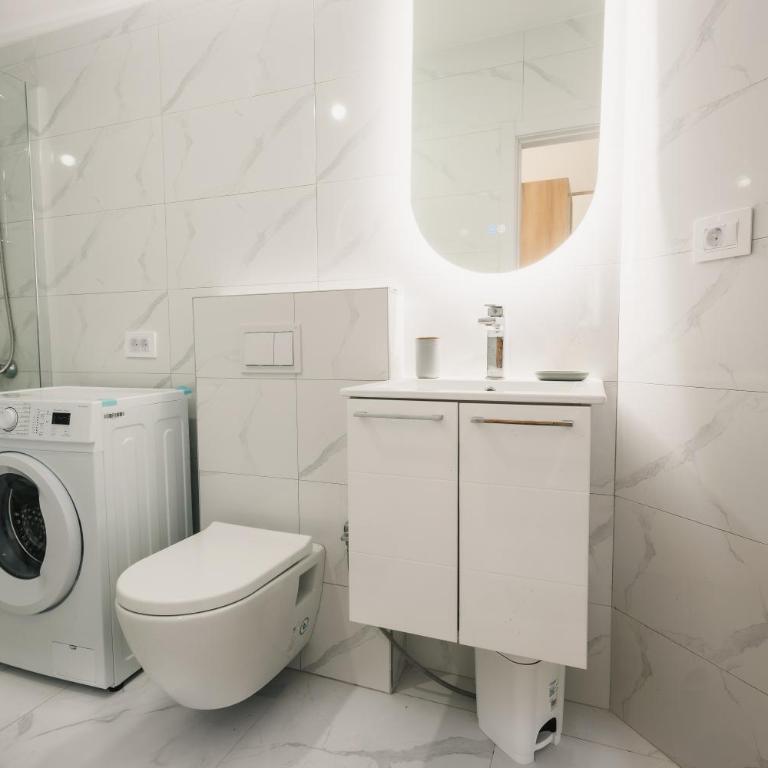 SeaSide Luxury Apartments - Studio Apartment with Balcony - 3