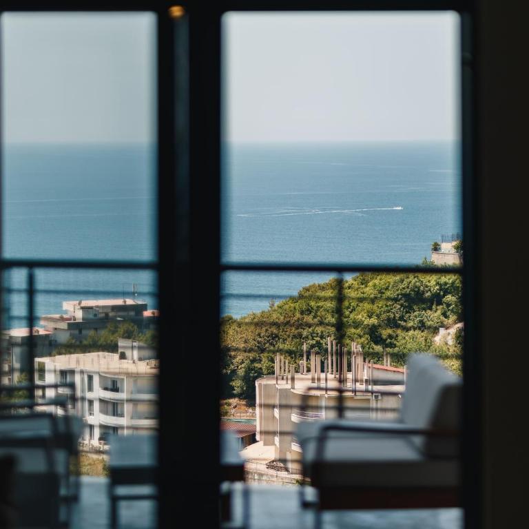 SeaSide Luxury Apartments - One-Bedroom Apartment with Sea View and Terrace - 3