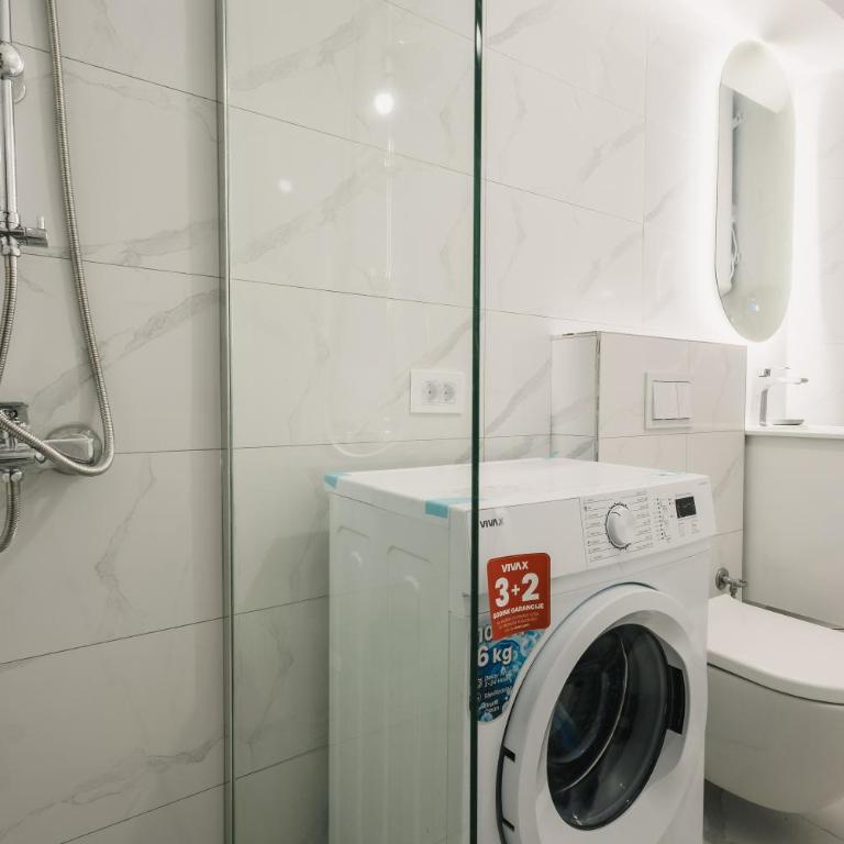 SeaSide Luxury Apartments - Studio Apartment with Balcony - 8