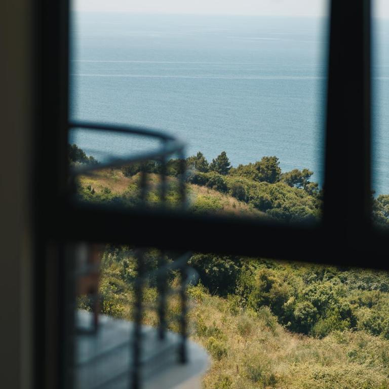 SeaSide Luxury Apartments - One-Bedroom Apartment with Sea View and Terrace - 8