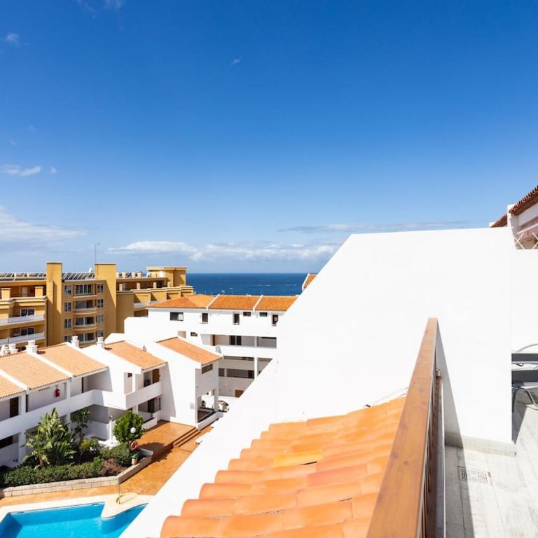 Bright & Elegant Duplex with Terrace and Pool, Just Steps from Puerto Colón - Apartamento de 3 dormitorios - 28