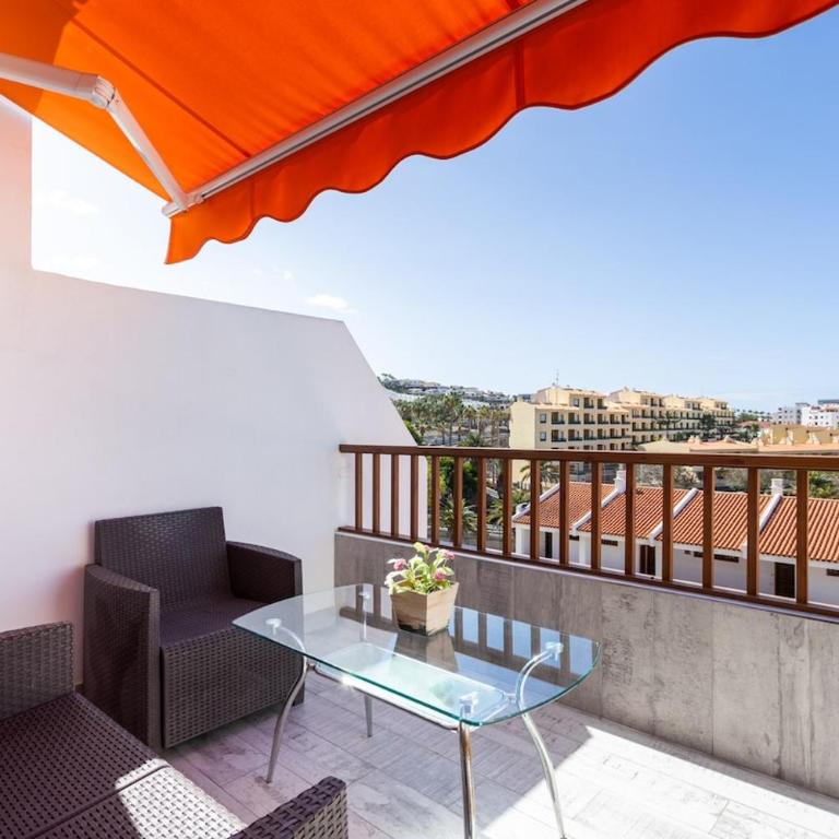 Bright & Elegant Duplex with Terrace and Pool, Just Steps from Puerto Colón - Apartamento de 3 dormitorios - 26