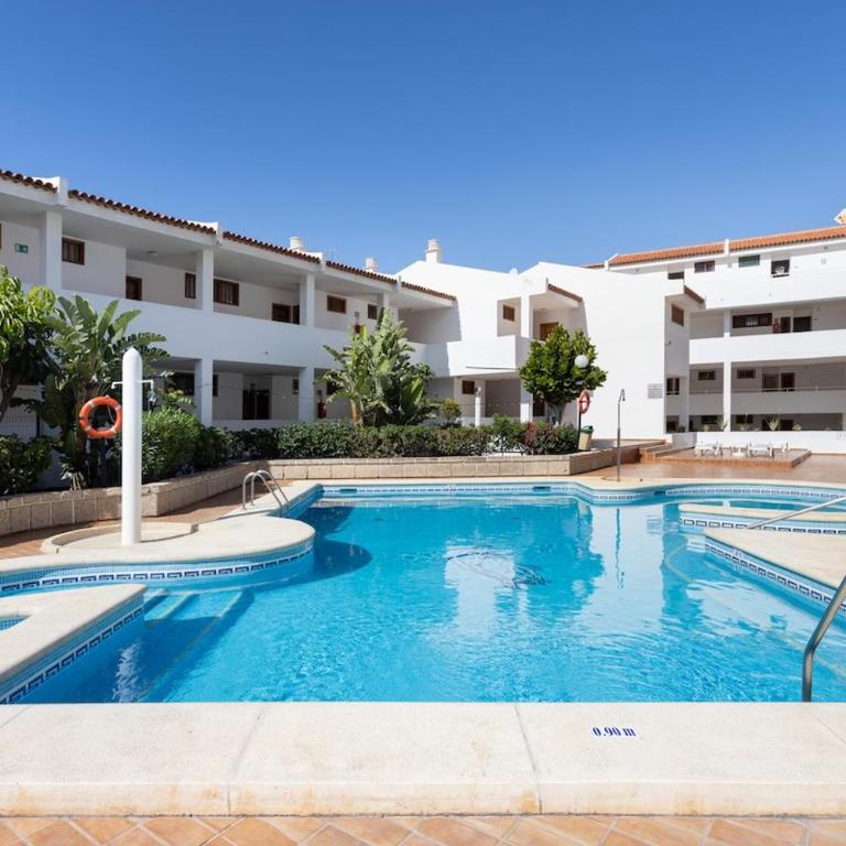 Bright & Elegant Duplex with Terrace and Pool, Just Steps from Puerto Colón - Apartamento de 3 dormitorios - 29