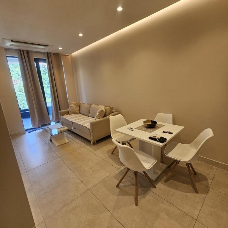 Montebay Apartment - One-Bedroom Apartment - 4