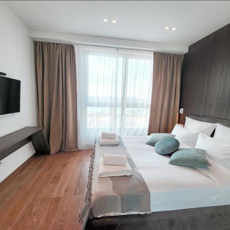 Arkadija Lux Apartment River And Tower View - One-Bedroom Apartment - 11
