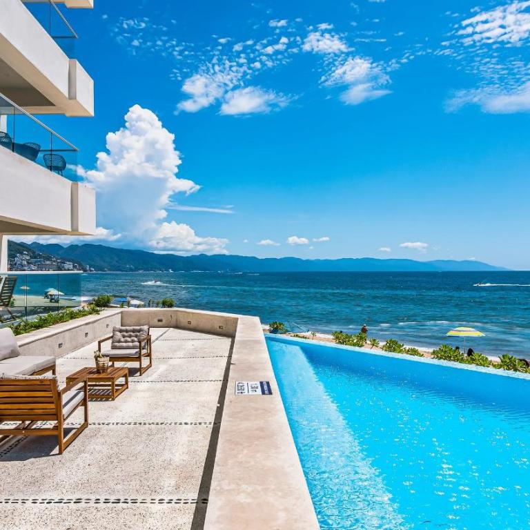 Beachfront, Private Pool, Theatre Room, Views! - Apartamento - 1