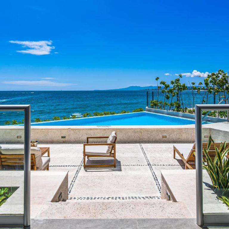 Beachfront, Private Pool, Theatre Room, Views! - Apartamento - 20