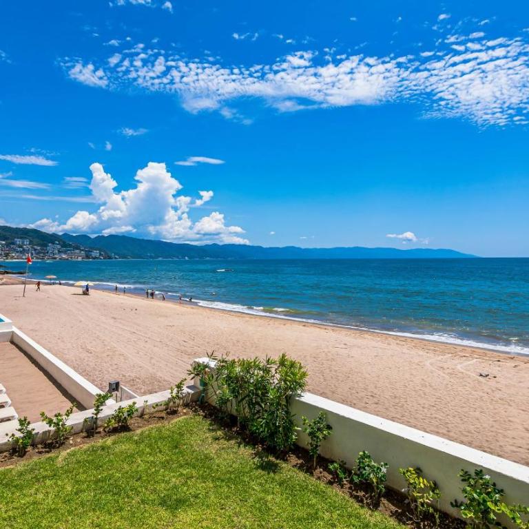 Beachfront, Private Pool, Theatre Room, Views! - Apartamento - 19