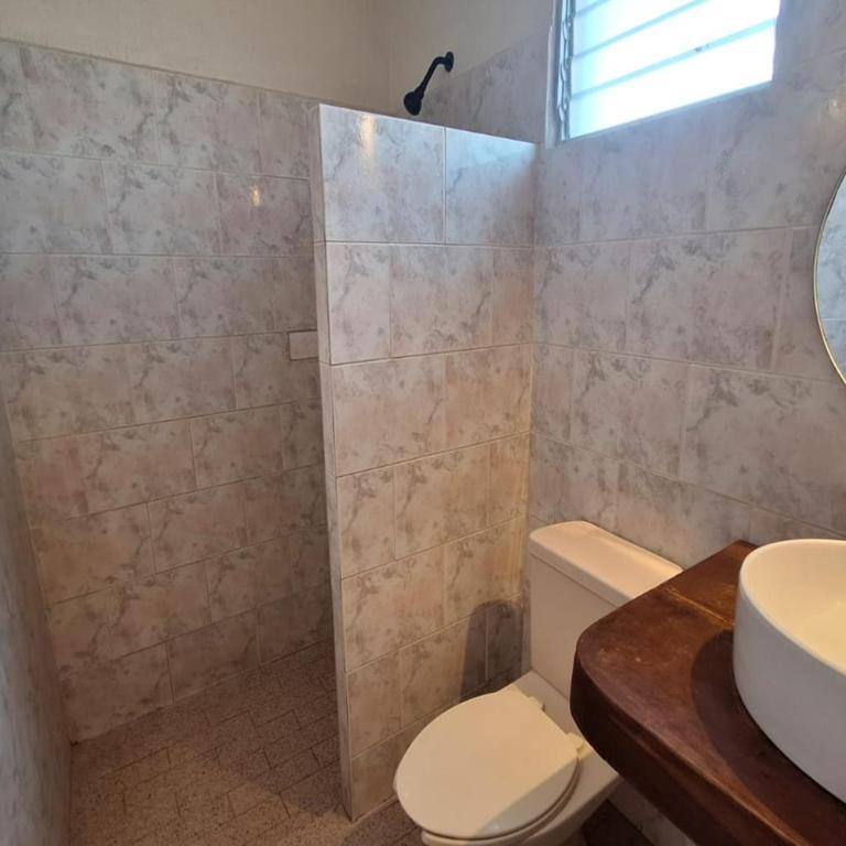 Capital O Hotel Rolovi Cancún - Standard Three beds - 6