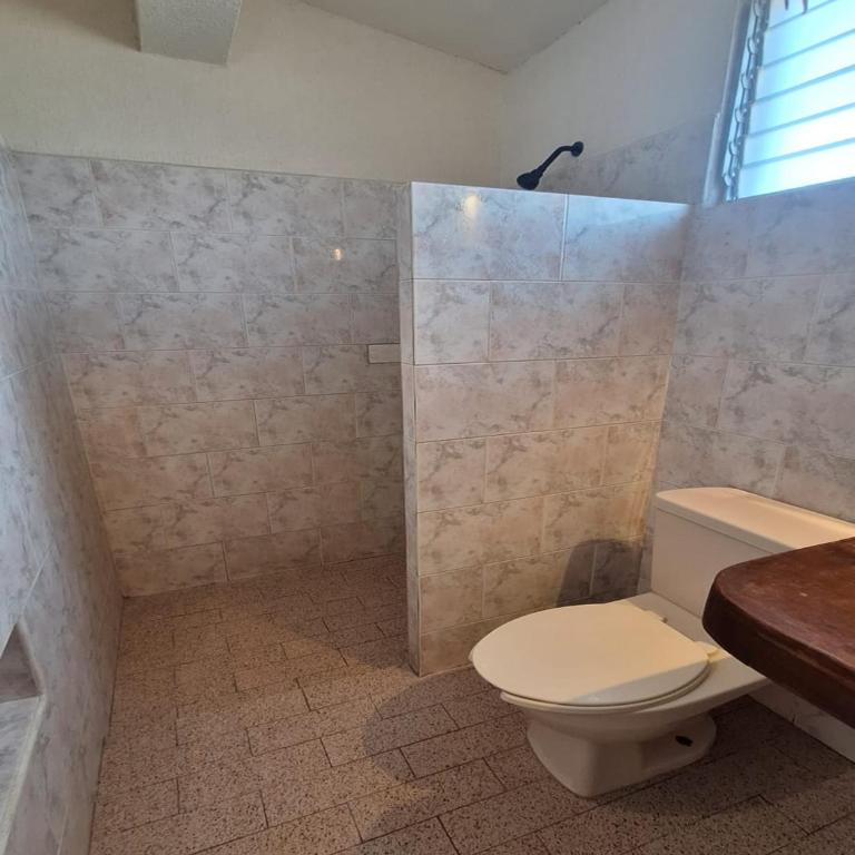 Capital O Hotel Rolovi Cancún - Standard Three beds - 5