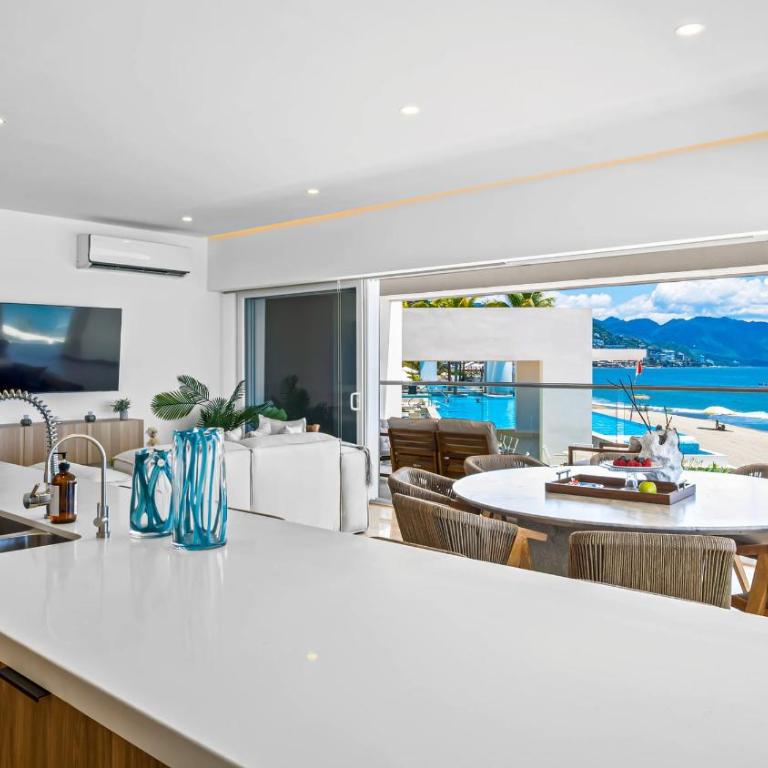 Beachfront, Private Pool, Theatre Room, Views! - Apartamento - 44