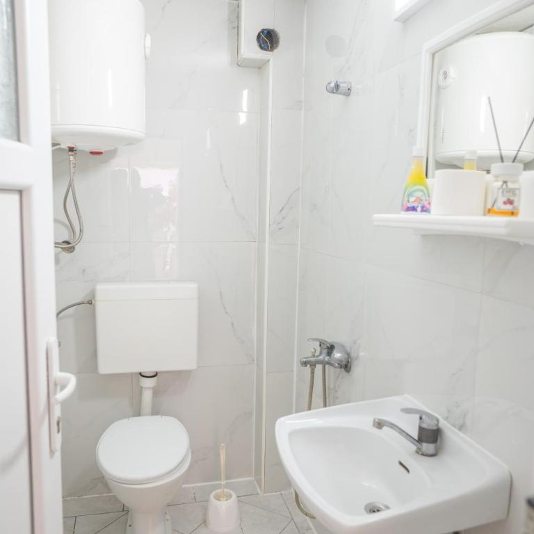 Apartmani Medovic - Porodična Soba - 8