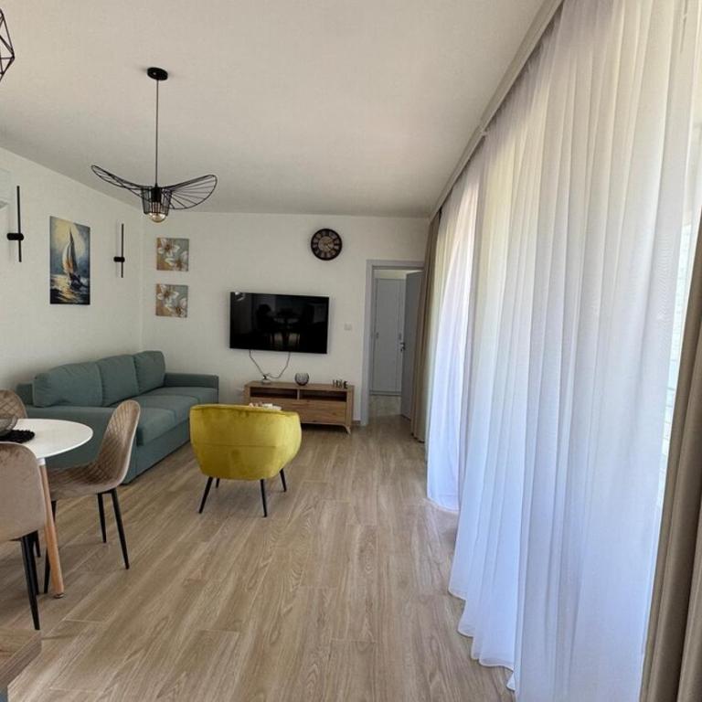 HiL's Bay View Apartments - One-Bedroom Apartment - 7