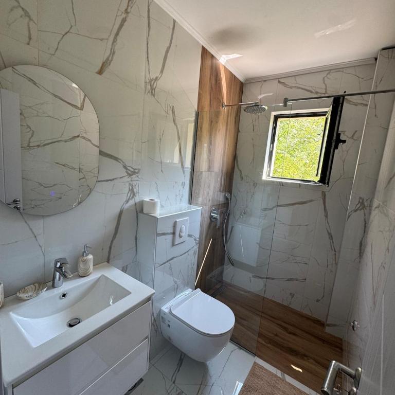 HiL's Bay View Apartments - One-Bedroom Apartment - 12