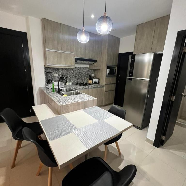 Luminoso, Moderno, Pisicina - Two-Bedroom Apartment - 18