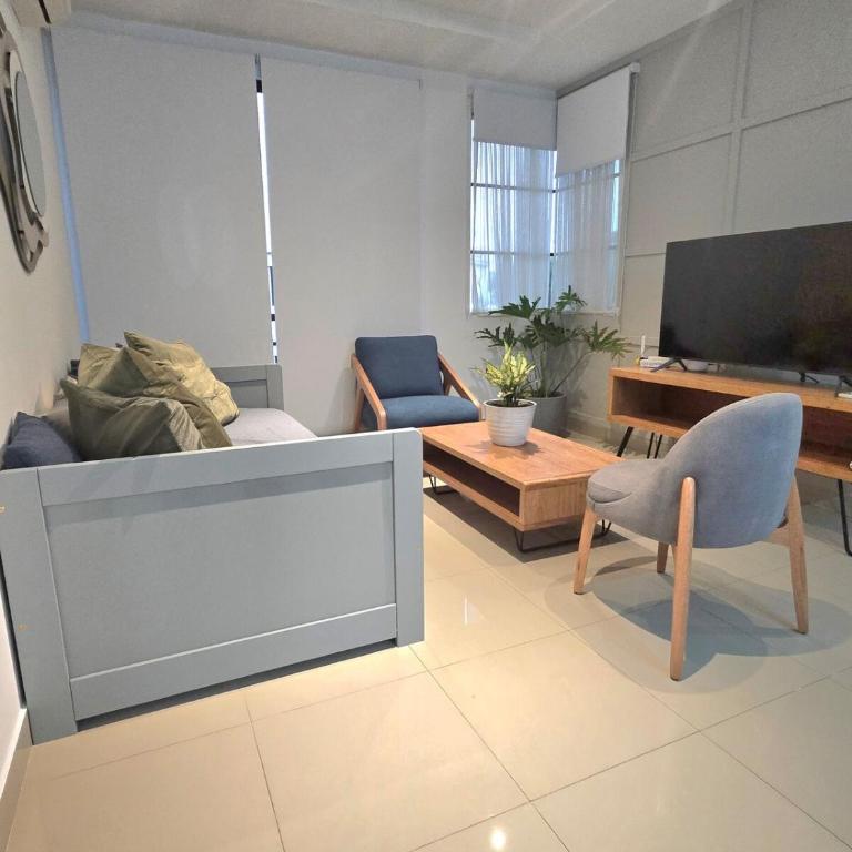 Luminoso, Moderno, Pisicina - Two-Bedroom Apartment - 38