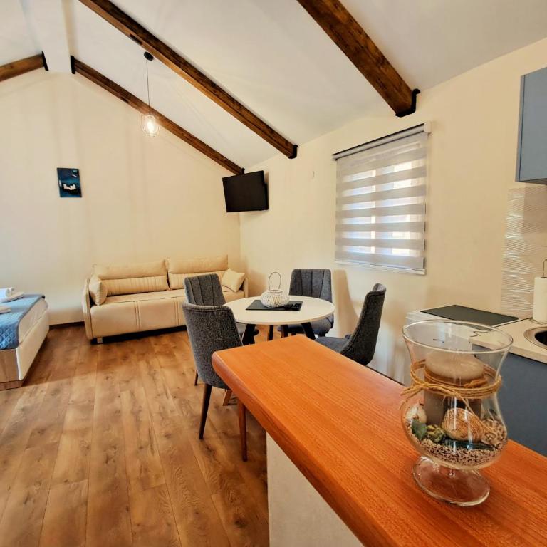 Regina di Dobrota - Porodični Studio - 18