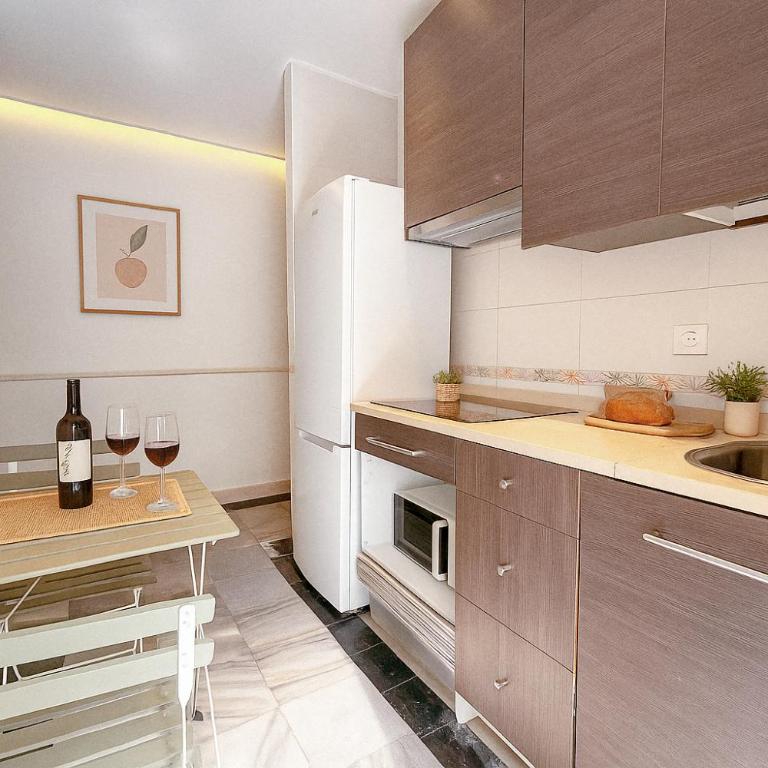 Cozy & Bright - Family Escape Madrid - Three-Bedroom Apartment - 4