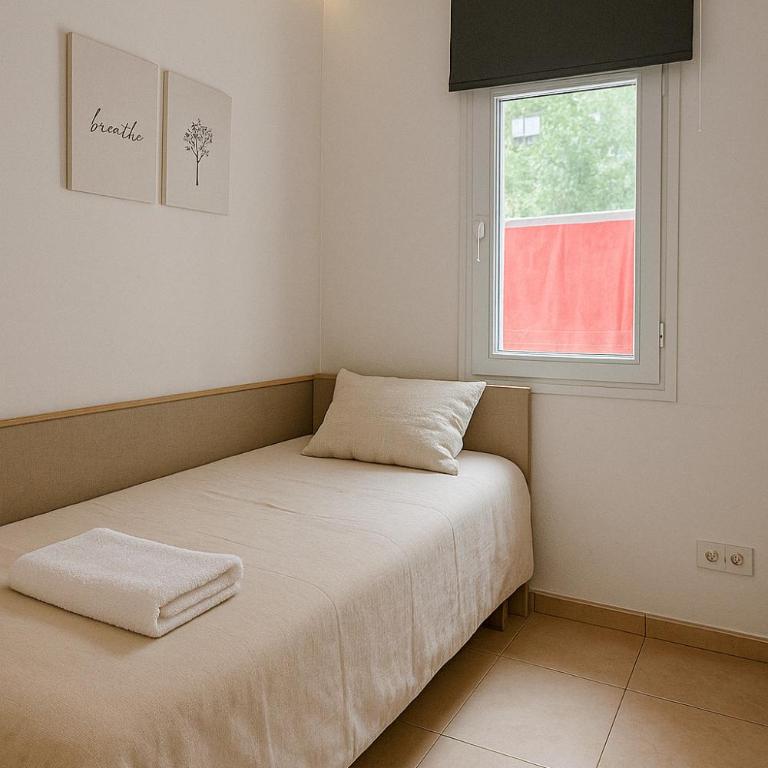 Cozy & Bright - Family Escape Madrid - Three-Bedroom Apartment - 5