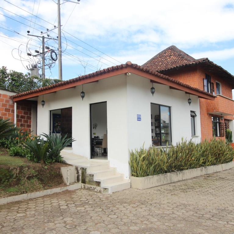 Casa Campestre con piscina privada a 8 minutos de Ukumari - Villa with Private Pool - 4