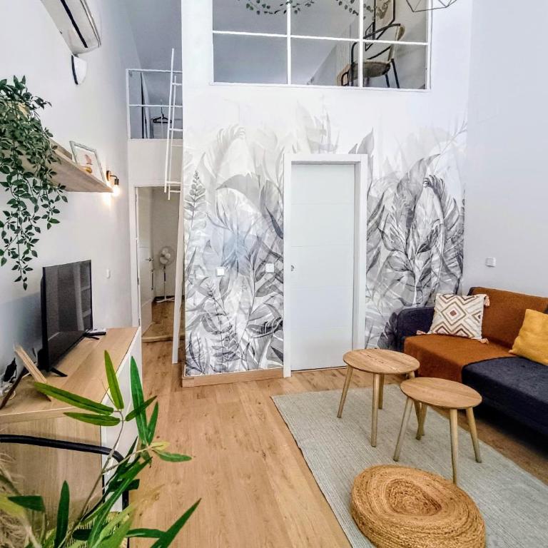 Comfy loft, 6 metro stops from downtown, AC & WiFi - Two-Room Apartment - 4