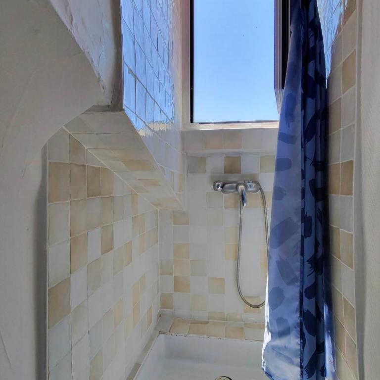 Jolie chambre Privée Centre-Ville - Double Room with Shared Bathroom - 8