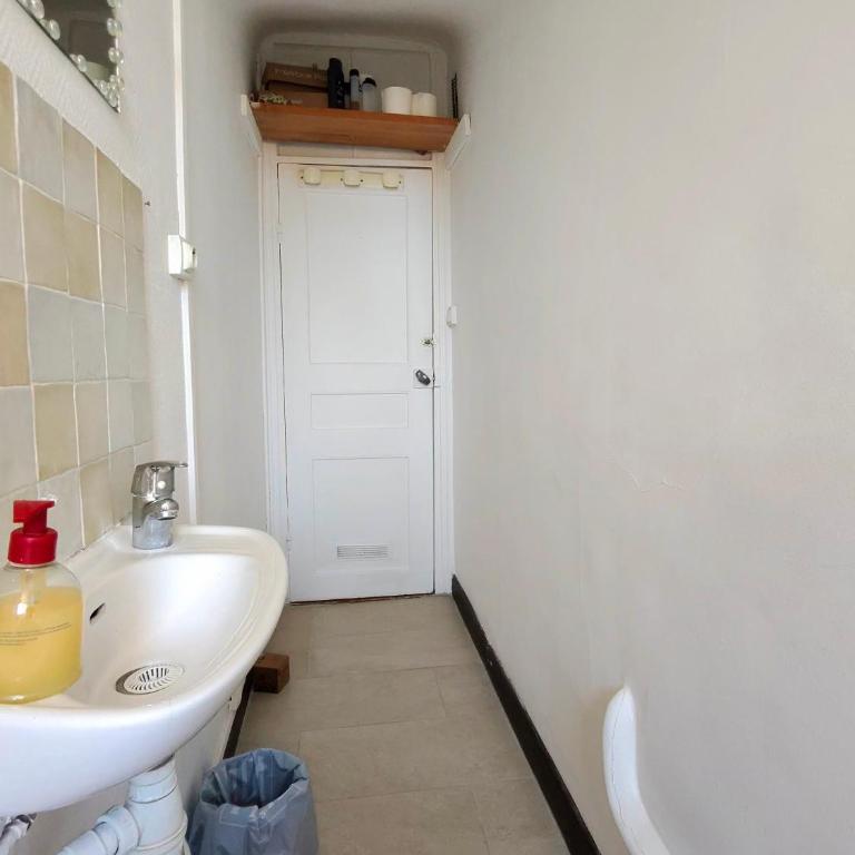 Jolie chambre Privée Centre-Ville - Double Room with Shared Bathroom - 9