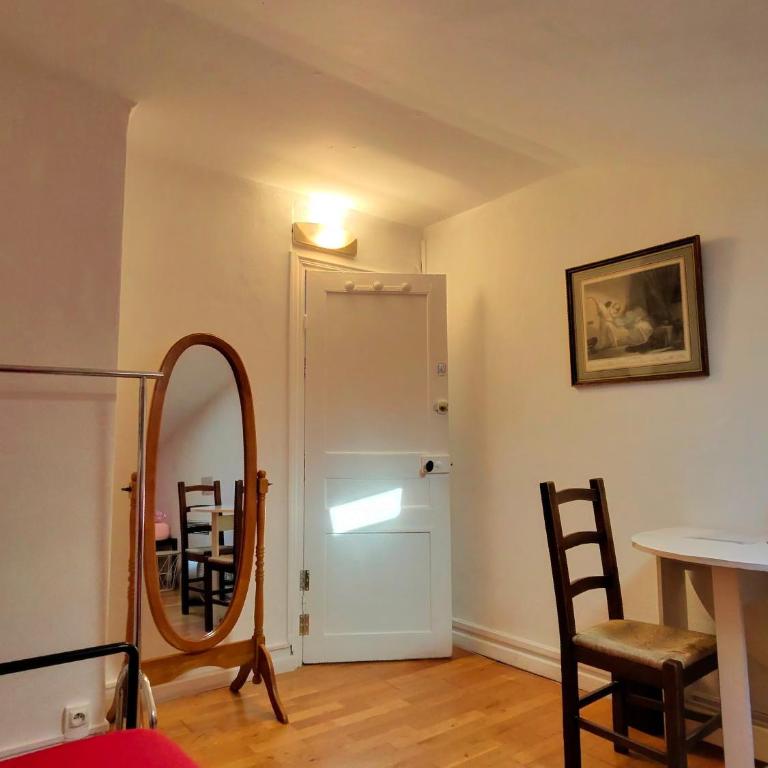 Jolie chambre Privée Centre-Ville - Double Room with Shared Bathroom - 24