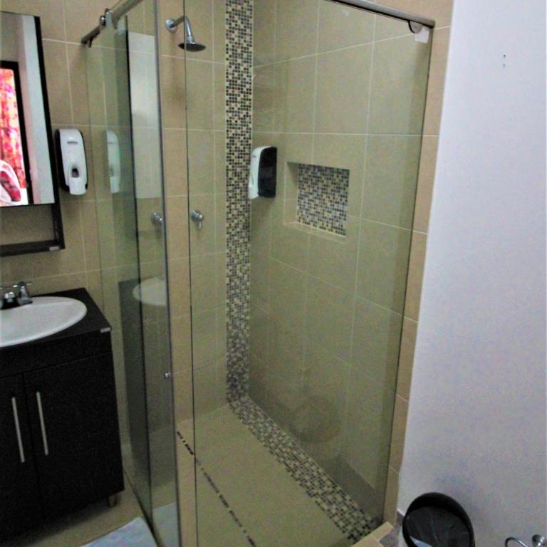 Casa Campestre con piscina privada a 8 minutos de Ukumari - Villa with Private Pool - 15