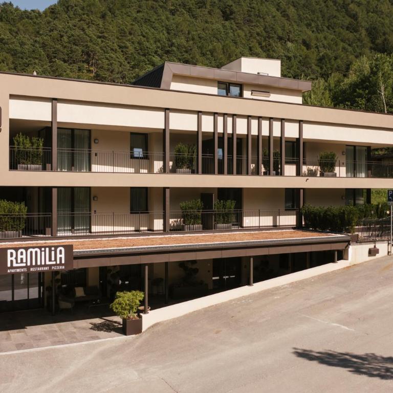 Ramilia Family Apartments Restaurant & Pizzeria - Family Room with Bath - 9