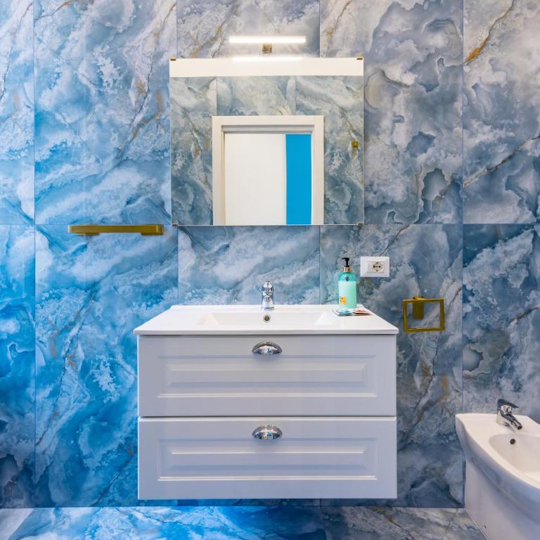 Essentia Home - Camera Familiare con Bagno Privato - 5