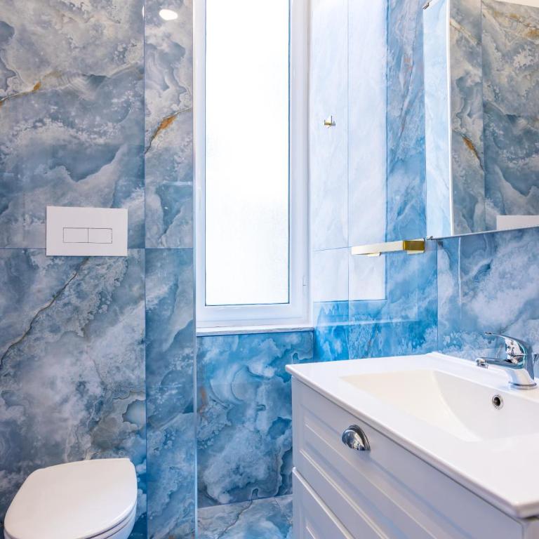 Essentia Home - Camera Familiare con Bagno Privato - 3