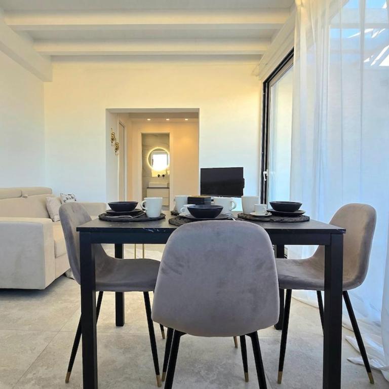 Torre Del Mediterraneo - Two-Bedroom Apartment with Balcony and Terrace - 56