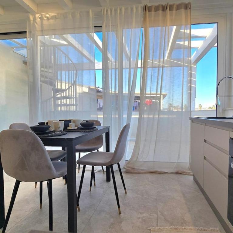 Torre Del Mediterraneo - Two-Bedroom Apartment with Balcony and Terrace - 55