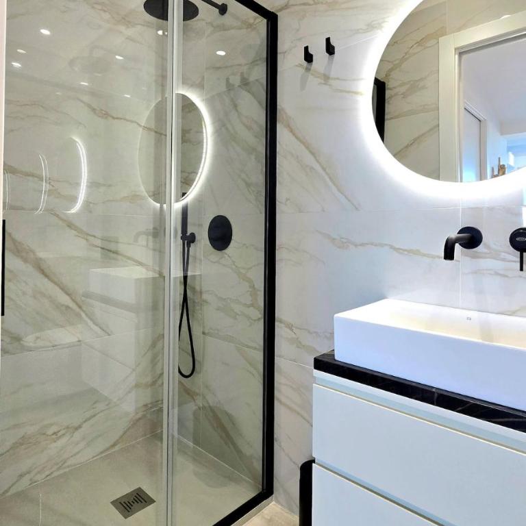 Torre Del Mediterraneo - Two-Bedroom Apartment with Balcony and Terrace - 44